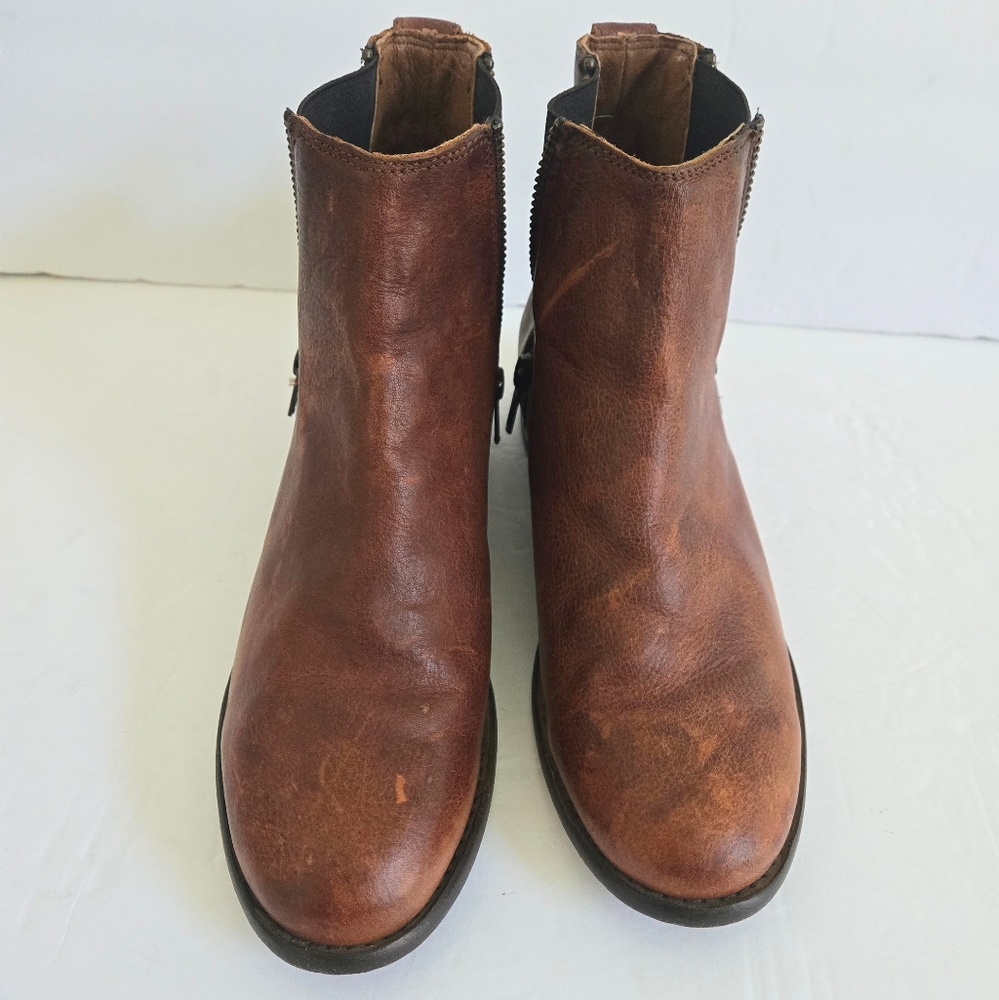 Frye Chelsea Leather Boots Camel Tan size 6 - Picture 4 of 13